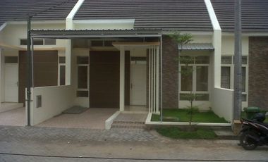 Rumah Strategis di Perumahan Grand Royal Regency daerah Margomulyo Sidoarjo