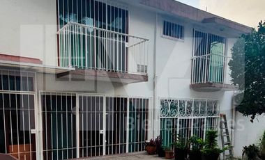 Venta de casa amplia  con  jardin  recamara en planta baja con baño