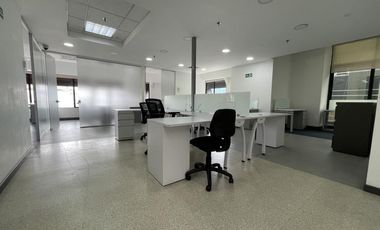 oficina en arriendo en chico norte. Cod A10137