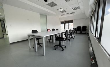 oficina en arriendo en chico norte. Cod A10137