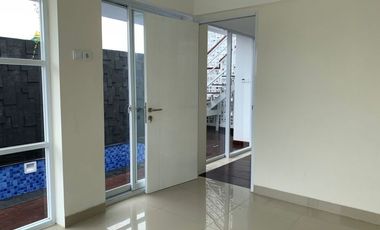 RUMAH MODERN CANTIK DENGAN POOL DI PUSAT KOTA JOGJA