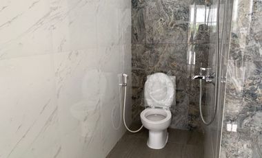 RUMAH MODERN CANTIK DENGAN POOL DI PUSAT KOTA JOGJA