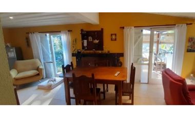 VENTA / Chalet con gas natural  /  Sierra de los Padres /Toma permuta