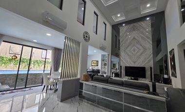 Dijual Rumah Mewah furnished dengan Kolam Renang di Puspita Loka BSD