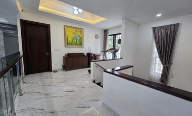 Dijual Rumah Mewah furnished dengan Kolam Renang di Puspita Loka BSD