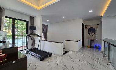 Dijual Rumah Mewah furnished dengan Kolam Renang di Puspita Loka BSD