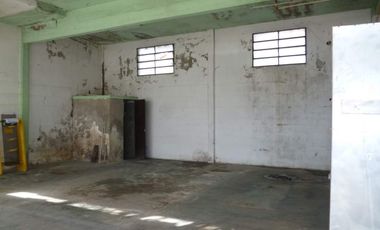 LOCAL COMERCIAL EN AV. 32