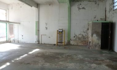 LOCAL COMERCIAL EN AV. 32