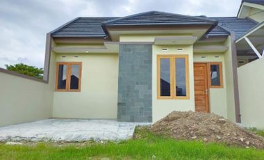 Rumah minimalis baru dalam cluster dengan view sawah di Banguntapan