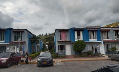 Venta de hermosa casa en conjunto cerrado en Floridablanca con un área de 48 metros y dos niveles. Cod V12581