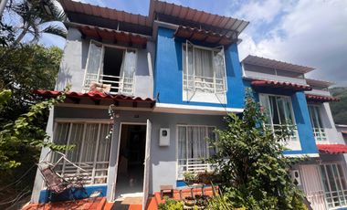 Venta de hermosa casa en conjunto cerrado en Floridablanca con un área de 48 metros y dos niveles. Cod V12581
