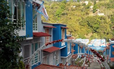 Venta de hermosa casa en conjunto cerrado en Floridablanca con un área de 48 metros y dos niveles. Cod V12581