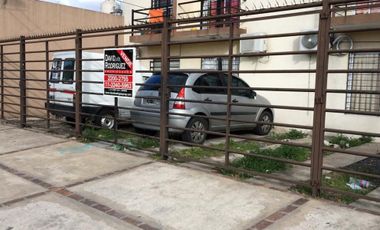 PERMUTA - DEPARTAMENTO DE 2 AMBIENTES AL FRENTE C/ COCHERA - MORON SUR