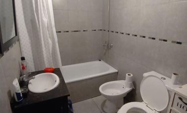 PERMUTA - DEPARTAMENTO DE 2 AMBIENTES AL FRENTE C/ COCHERA - MORON SUR