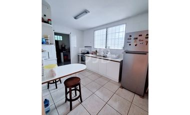 VENTA DE CASA CON PISCINA EN BRISAS DEL GOLF $260,000 #528