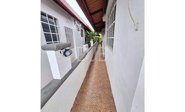 VENTA DE CASA CON PISCINA EN BRISAS DEL GOLF $260,000 #528