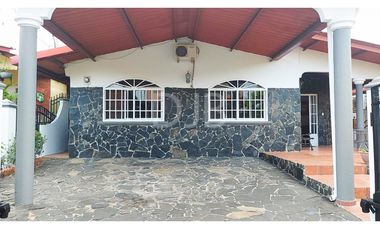 VENTA DE CASA CON PISCINA EN BRISAS DEL GOLF $260,000 #528