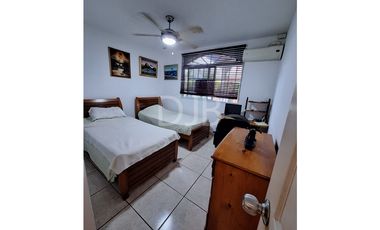 VENTA DE CASA CON PISCINA EN BRISAS DEL GOLF $260,000 #528