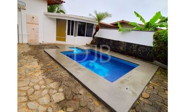 VENTA DE CASA CON PISCINA EN BRISAS DEL GOLF $260,000 #528