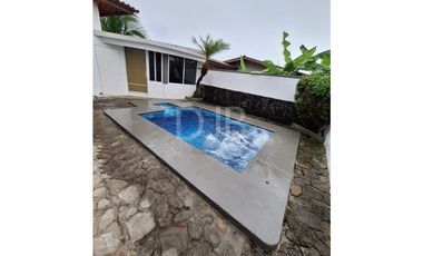 VENTA DE CASA CON PISCINA EN BRISAS DEL GOLF $260,000 #528