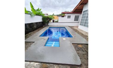VENTA DE CASA CON PISCINA EN BRISAS DEL GOLF $260,000 #528