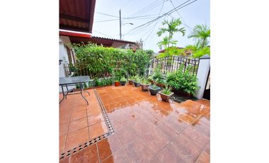 VENTA DE CASA CON PISCINA EN BRISAS DEL GOLF $260,000 #528