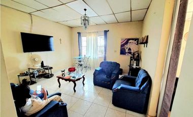 CASA EN VENTA  EN LAS LOMAS CON AMPLIO TERRENO