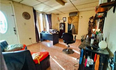 CASA EN VENTA  EN LAS LOMAS CON AMPLIO TERRENO