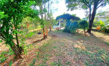 CASA EN VENTA  EN LAS LOMAS CON AMPLIO TERRENO