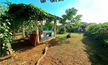 CASA EN VENTA  EN LAS LOMAS CON AMPLIO TERRENO