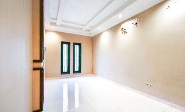 Rumah 3 Lt SHM Siap Huni 10 menit ke Mall Ciputra Cibubur J-39285