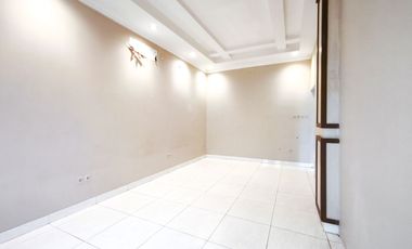 Rumah 3 Lt SHM Siap Huni 10 menit ke Mall Ciputra Cibubur J-39285