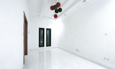 Rumah 3 Lt SHM Siap Huni 10 menit ke Mall Ciputra Cibubur J-39285