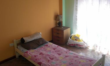 CASA MULTIFAMILIAR CON 4 DORMITORIOS, 2 BAÑOS PATIO CON PARRILLA. PLANTA ALTA A TERMINAR.