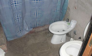 CASA MULTIFAMILIAR CON 4 DORMITORIOS, 2 BAÑOS PATIO CON PARRILLA. PLANTA ALTA A TERMINAR.