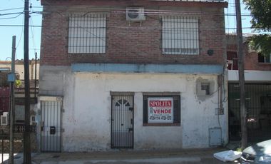 CASA MULTIFAMILIAR CON 4 DORMITORIOS, 2 BAÑOS PATIO CON PARRILLA. PLANTA ALTA A TERMINAR.