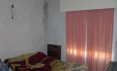 CASA MULTIFAMILIAR CON 4 DORMITORIOS, 2 BAÑOS PATIO CON PARRILLA. PLANTA ALTA A TERMINAR.