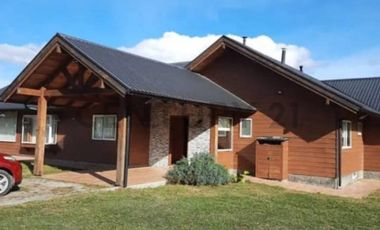 PARCELA 6928 M2 EN COND., CASA 222 M2 4D 3B, A 4 KM VILLARRICA, 1 KM COL. OXFORD