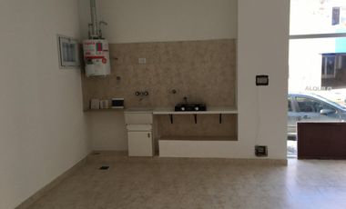 SE ALQUILA GRAN LOCAL COMERCIAL EN PLENO CENTRO
