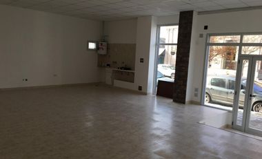SE ALQUILA GRAN LOCAL COMERCIAL EN PLENO CENTRO
