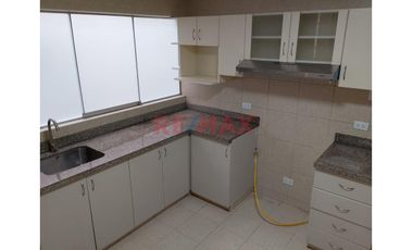 Se Alquila Departamento De 3 Habitaciones + Estudio En Velasco Astete Con Caminos Del Inca
