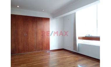 Se Alquila Departamento De 3 Habitaciones + Estudio En Velasco Astete Con Caminos Del Inca