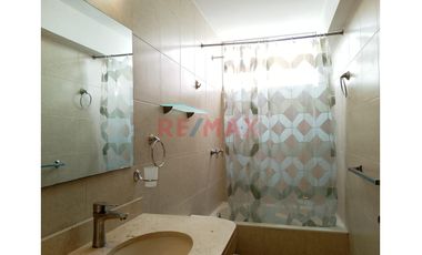 Se Alquila Departamento De 3 Habitaciones + Estudio En Velasco Astete Con Caminos Del Inca