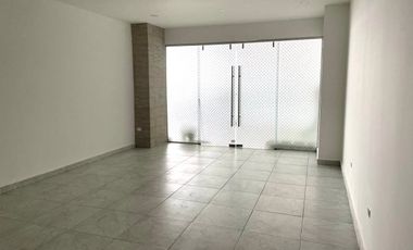Venta Local / Consultorio FIFTY DOCTORS HOSPITAL San Manuel, zona Mirador