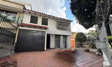 casa en arriendo en prados del norte. Cod A3593