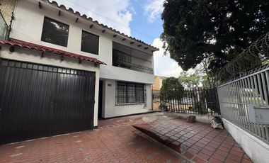 casa en arriendo en prados del norte. Cod A3593