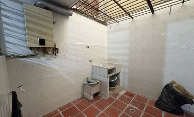 casa en arriendo en prados del norte. Cod A3593