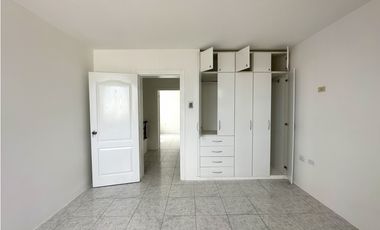 CASA  AMPLIA EN URB MANTA BEACH, MANTA
