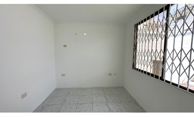 CASA  AMPLIA EN URB MANTA BEACH, MANTA