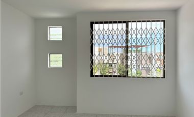 CASA  AMPLIA EN URB MANTA BEACH, MANTA